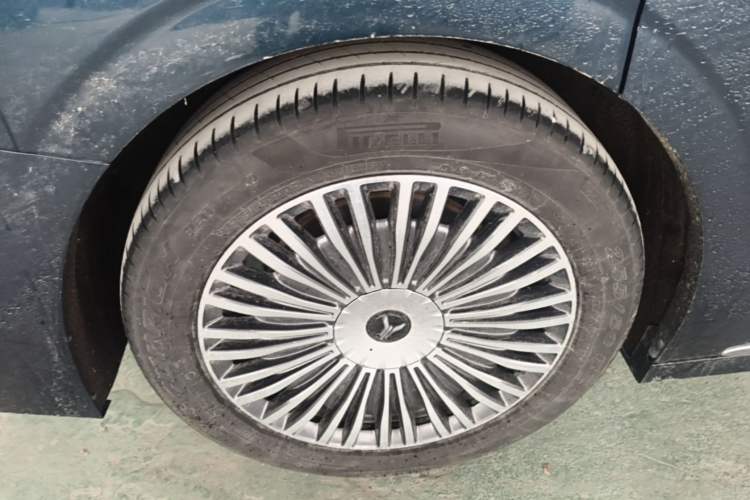 Used VOYAH Dream 2025 PHEV Four-Wheel-Drive Flagship Kunpeng Edition Right Rear Wheel Hub