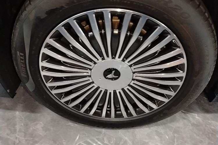Used VOYAH Dream 2025 PHEV Four-Wheel-Drive Flagship Kunpeng Edition Right Rear Wheel Hub