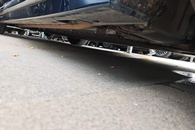 Used VOYAH Dream 2025 PHEV Four-Wheel-Drive Flagship Kunpeng Edition Right Side Sill