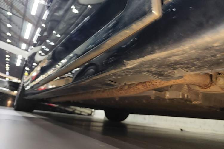 Used VOYAH Dream 2025 PHEV Four-Wheel-Drive Flagship Version – Qiankun Edition Right Side Sill