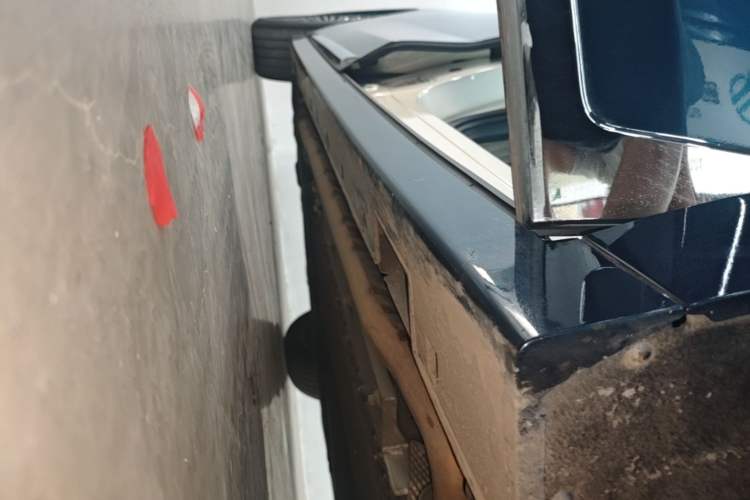 Used VOYAH Dream 2025 PHEV Four-Wheel-Drive Flagship Version – Qiankun Edition Right Side Sill