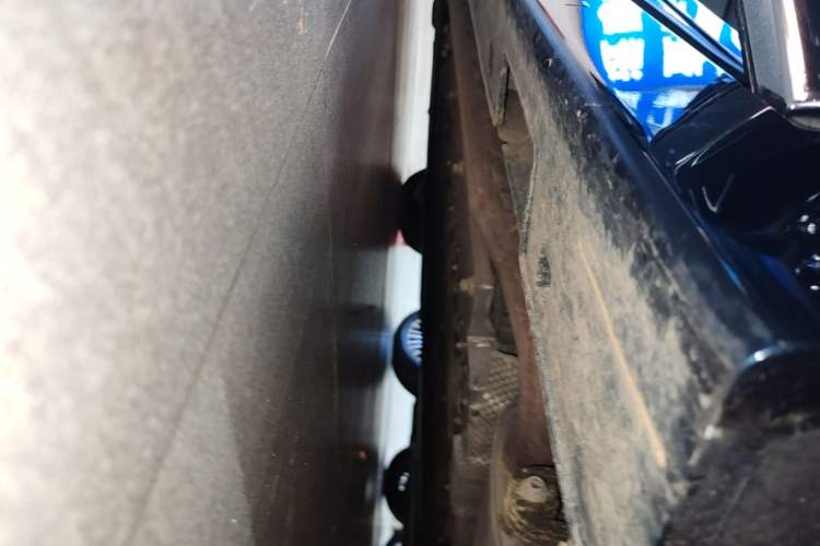 Used VOYAH Dream 2025 PHEV Four-Wheel-Drive Flagship Kunpeng Edition Right Side Sill