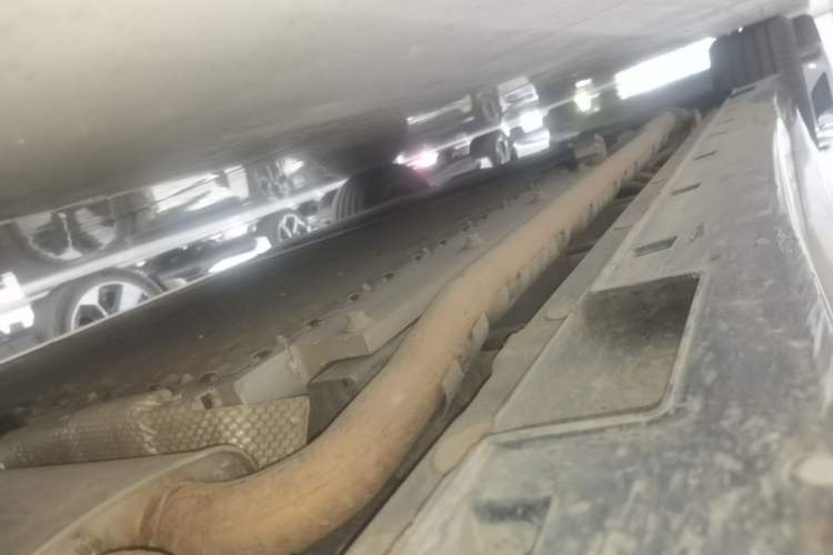 Used VOYAH Dream 2025 PHEV Four-Wheel-Drive Flagship Kunpeng Edition Right Side Sill