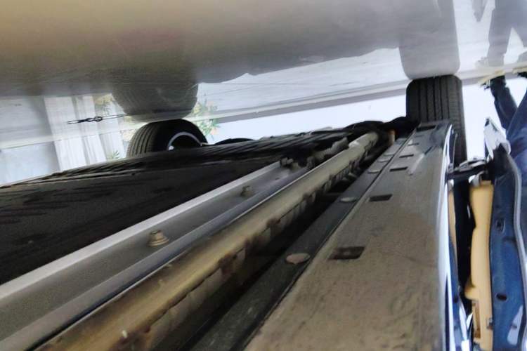 Used VOYAH Dream 2025 PHEV Four-Wheel Drive Excellence Kunpeng Edition Right Side Sill