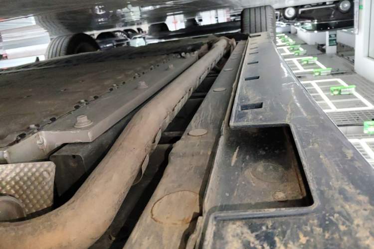 Used VOYAH Dream 2025 PHEV Four-Wheel-Drive Flagship Kunpeng Edition Right Side Sill