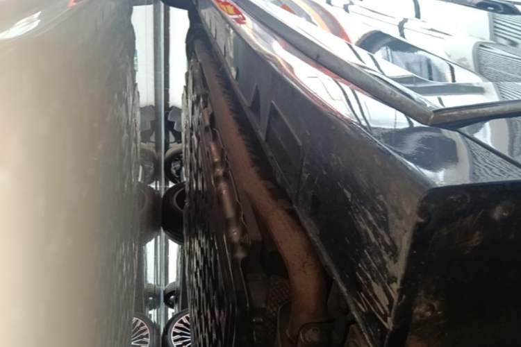 Used VOYAH Dream 2025 PHEV Four-Wheel-Drive Flagship Kunpeng Edition Right Side Sill