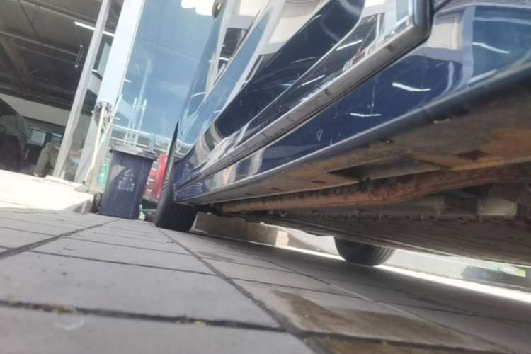 Used VOYAH Dream 2025 PHEV Four-Wheel Drive Prestige Qiankun Edition Right Side Sill