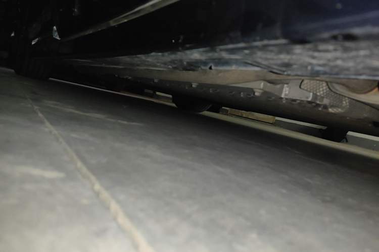 Used VOYAH Dream 2025 PHEV Four-Wheel-Drive Flagship Kunpeng Edition Right Side Sill