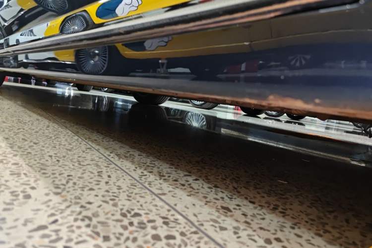 Used VOYAH Dream 2025 PHEV Four-Wheel-Drive Flagship Kunpeng Edition Right Side Sill