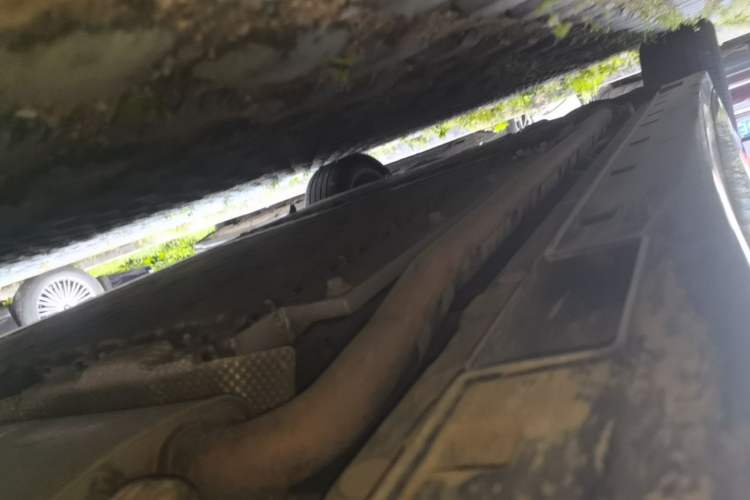 Used VOYAH Dream 2025 PHEV Four-Wheel-Drive Flagship Kunpeng Edition Right Side Sill
