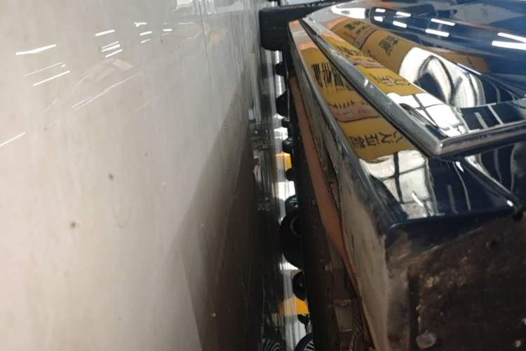 Used VOYAH Dream 2025 PHEV Four-Wheel-Drive Flagship Kunpeng Edition Right Side Sill