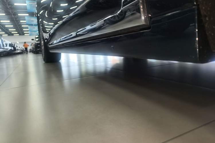 Used VOYAH Dream 2025 PHEV Four-Wheel-Drive Flagship Version – Qiankun Edition Right Side Sill
