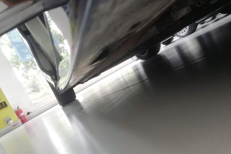 Used VOYAH Dream 2025 PHEV Four-Wheel-Drive Flagship Version – Qiankun Edition Right Side Sill