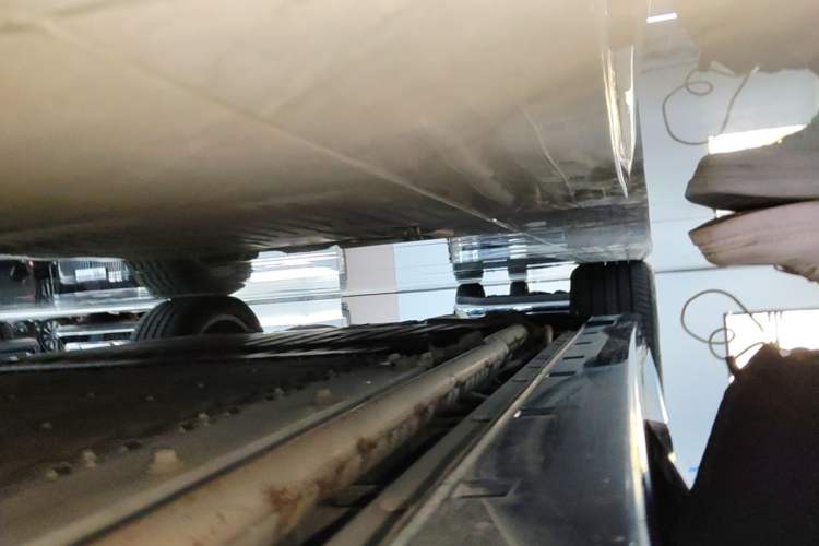 Used VOYAH Dream 2025 PHEV Four-Wheel-Drive Flagship Kunpeng Edition Right Side Sill