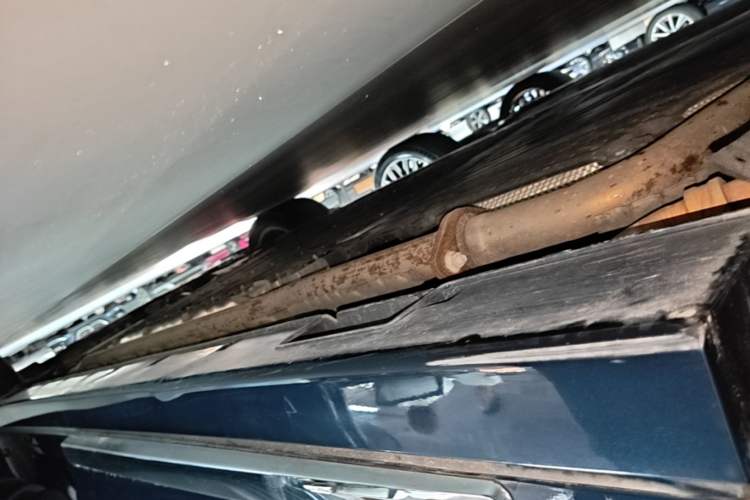 Used VOYAH Dream 2025 PHEV Four-Wheel-Drive Flagship Kunpeng Edition Right Side Sill