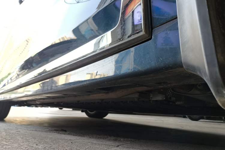 Used VOYAH Dream 2025 PHEV Four-Wheel-Drive Flagship Kunpeng Edition Right Side Sill