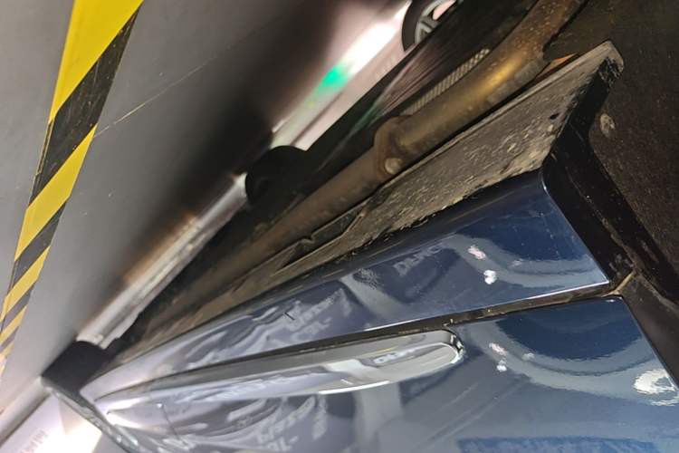 Used VOYAH Dream 2025 PHEV Four-Wheel-Drive Flagship Kunpeng Edition Right Side Sill