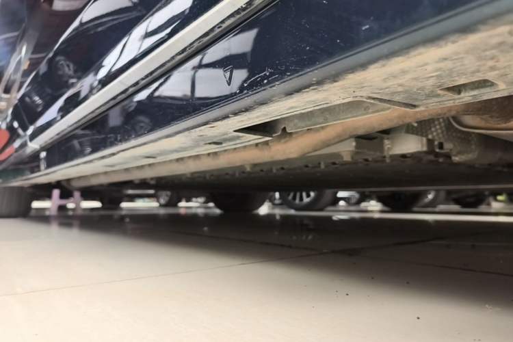 Used VOYAH Dream 2025 PHEV Four-Wheel-Drive Flagship Version – Qiankun Edition Right Side Sill