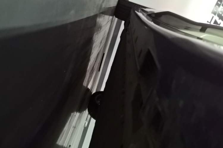 Used VOYAH Dream 2025 EV Four-Wheel-Drive Flagship Qiankun Version Right Side Sill
