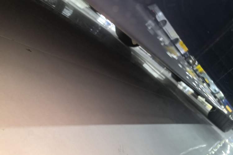 Used VOYAH Dream 2025 PHEV Four-Wheel-Drive Flagship Kunpeng Edition Right Side Sill
