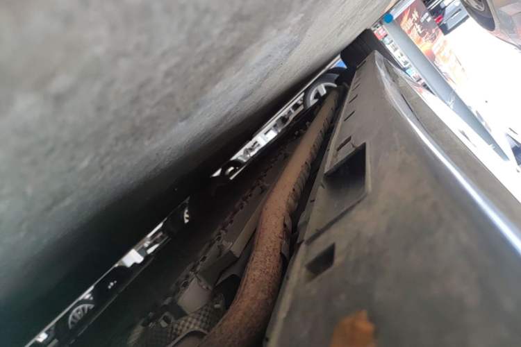 Used VOYAH Dream 2025 PHEV Four-Wheel-Drive Flagship Kunpeng Edition Right Side Sill