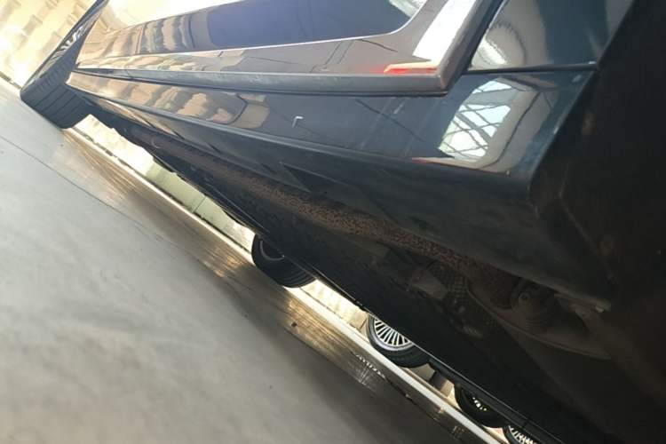 Used VOYAH Dream 2025 PHEV Four-Wheel-Drive Flagship Kunpeng Edition Right Side Sill