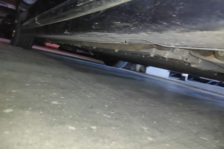Used VOYAH Dream 2025 PHEV Four-Wheel-Drive Flagship Kunpeng Edition Right Side Sill