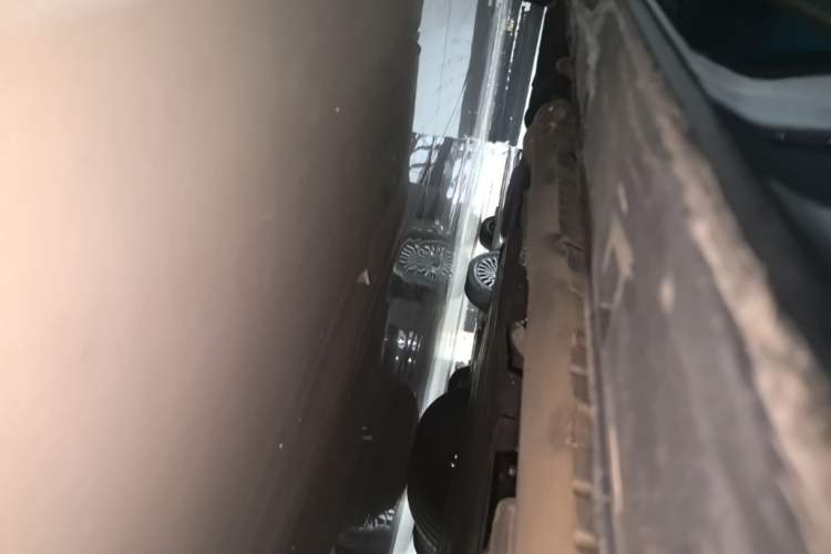 Used VOYAH Dream 2025 PHEV Four-Wheel-Drive Flagship Kunpeng Edition Right Side Sill