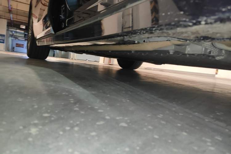 Used VOYAH Dream 2025 PHEV Four-Wheel-Drive Flagship Kunpeng Edition Right Side Sill