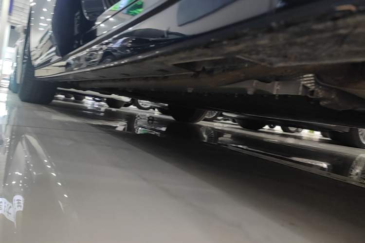 Used VOYAH Dream 2025 PHEV Four-Wheel Drive Excellence Qiankun Edition Right Side Sill