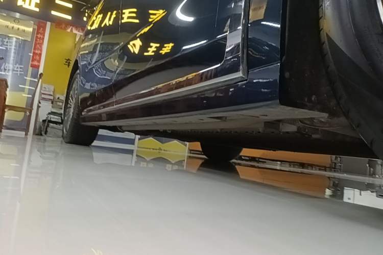 Used VOYAH Dream 2025 PHEV Four-Wheel Drive Prestige Qiankun Edition Right Side Sill