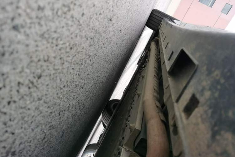 Used VOYAH Dream 2025 PHEV Four-Wheel-Drive Flagship Kunpeng Edition Right Side Sill