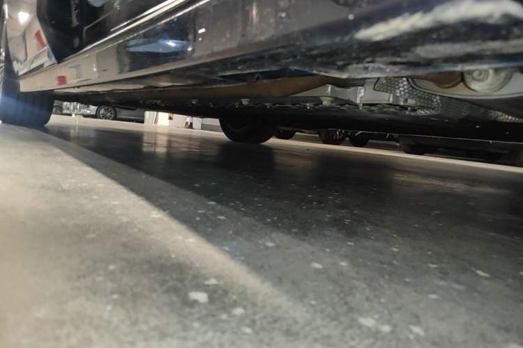 Used VOYAH Dream 2025 PHEV Four-Wheel-Drive Flagship Kunpeng Edition Right Side Sill