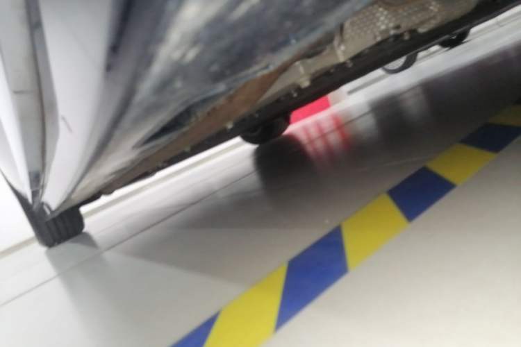 Used VOYAH Dream 2025 PHEV Four-Wheel-Drive Flagship Kunpeng Edition Right Side Sill