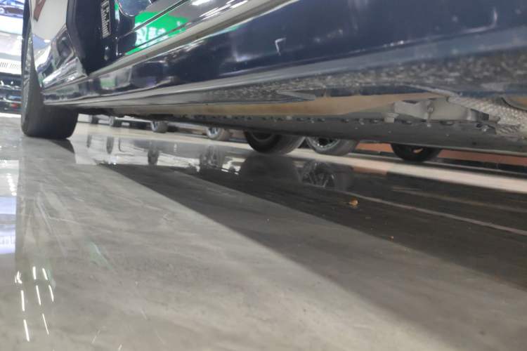 Used VOYAH Dream 2025 PHEV Four-Wheel-Drive Flagship Kunpeng Edition Right Side Sill