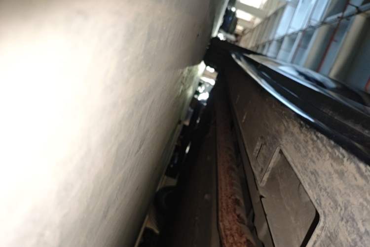 Used VOYAH Dream 2025 PHEV Four-Wheel-Drive Flagship Kunpeng Edition Right Side Sill