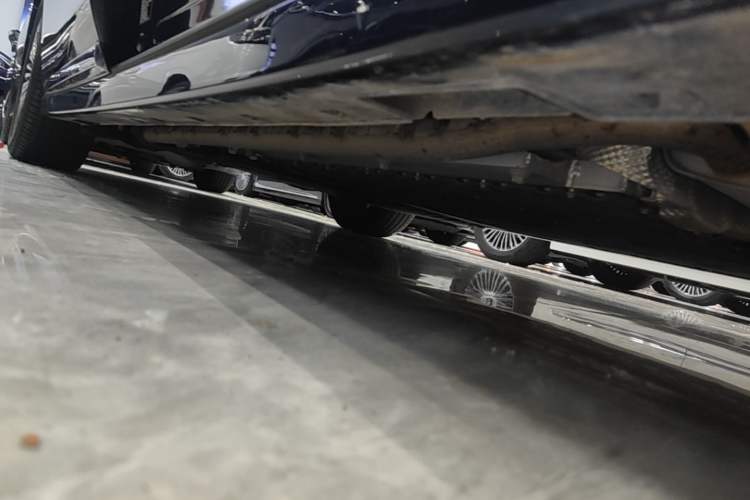 Used VOYAH Dream 2025 PHEV Four-Wheel Drive Prestige Qiankun Edition Right Side Sill