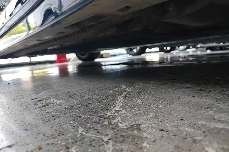 Used VOYAH Dream 2025 PHEV Four-Wheel-Drive Flagship Kunpeng Edition Right Side Sill