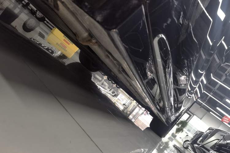 Used VOYAH Dream 2025 PHEV Four-Wheel Drive Prestige Kunpeng Edition Right Side Sill