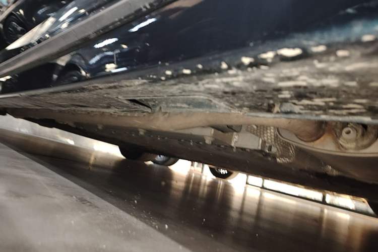 Used VOYAH Dream 2025 PHEV Four-Wheel-Drive Flagship Kunpeng Edition Right Side Sill