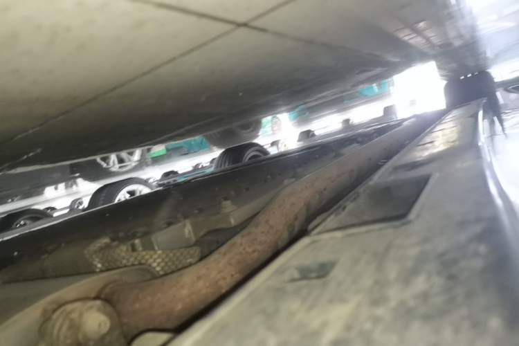 Used VOYAH Dream 2025 PHEV Four-Wheel-Drive Flagship Kunpeng Edition Right Side Sill