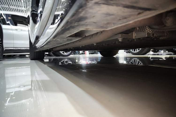 Used VOYAH Dream 2025 PHEV Four-Wheel-Drive Flagship Kunpeng Edition Right Side Sill