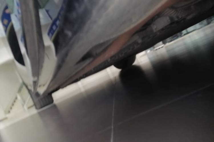 Used VOYAH Dream 2025 PHEV Four-Wheel-Drive Flagship Kunpeng Edition Right Side Sill