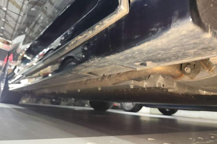 Used VOYAH Dream 2025 PHEV Four-Wheel Drive Prestige Qiankun Edition Right Side Sill