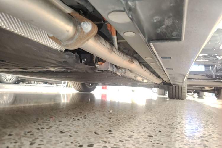 Used VOYAH Dream 2025 PHEV Four-Wheel Drive Prestige Kunpeng Edition Right Side Sill