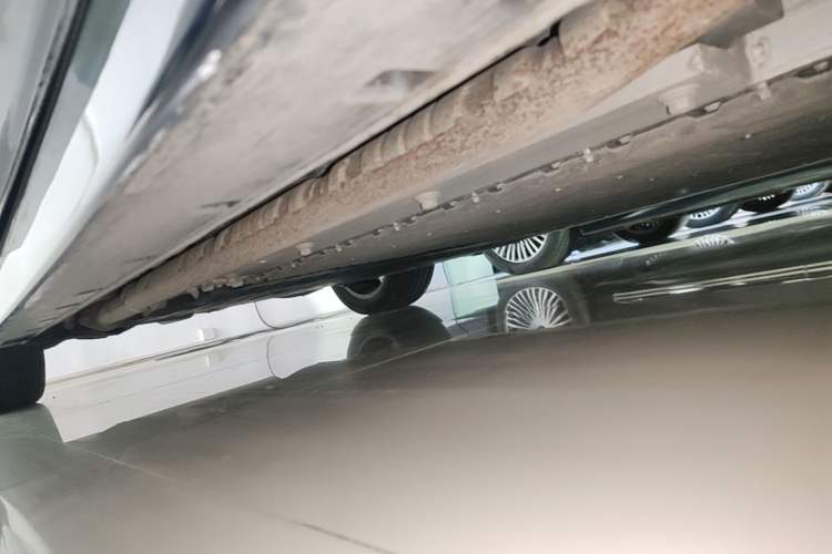 Used VOYAH Dream 2025 PHEV Four-Wheel Drive Prestige Kunpeng Edition Right Side Sill