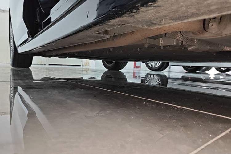 Used VOYAH Dream 2025 PHEV Four-Wheel Drive Prestige Qiankun Edition Right Side Sill