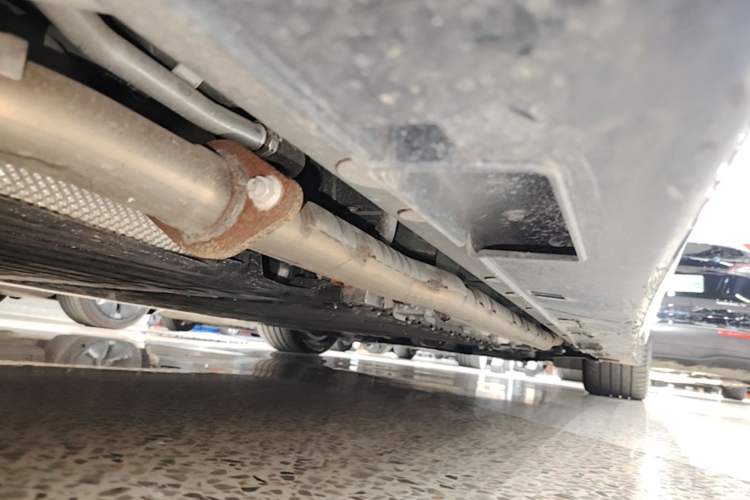 Used VOYAH Dream 2025 PHEV Four-Wheel-Drive Flagship Kunpeng Edition Right Side Sill