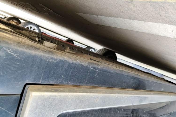 Used VOYAH Dream 2025 PHEV Four-Wheel Drive Prestige Qiankun Edition Right Side Sill
