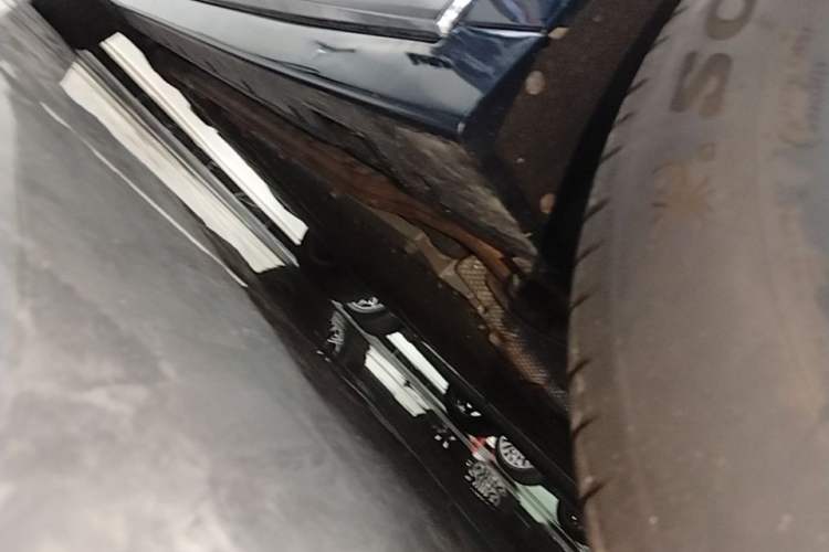 Used VOYAH Dream 2025 PHEV Four-Wheel-Drive Flagship Kunpeng Edition Right Side Sill